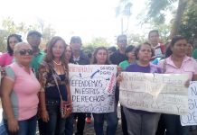 Docentes inician huelga de brazos caídos por un mejor sueldo
