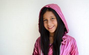 Ari V debuta en el mercado musical con “Le tengo que decir”