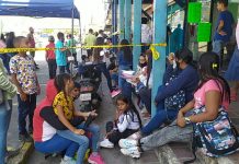 Padres carabobeños durmieron en las colas al inicio de jornada del Saime de cédulación para niños