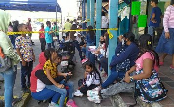Padres carabobeños durmieron en las colas al inicio de jornada del Saime de cédulación para niños