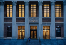 Universidad de Harvard demandó al gobierno de Trump este lunes