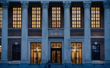 Universidad de Harvard demandó al gobierno de Trump este lunes Universidad de Harvard demandó al gobierno de Trump este lunes