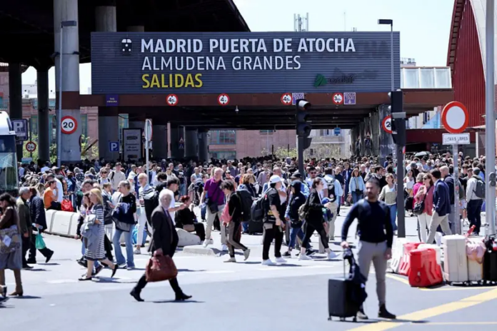 España y Portugal recuperaron el suministro eléctrico este martes tras masivo apagón
