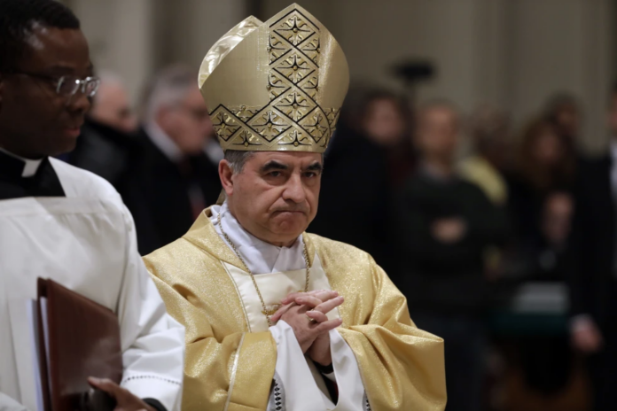 Cardenal Angelo Becciu anunció que se retira del cónclave 