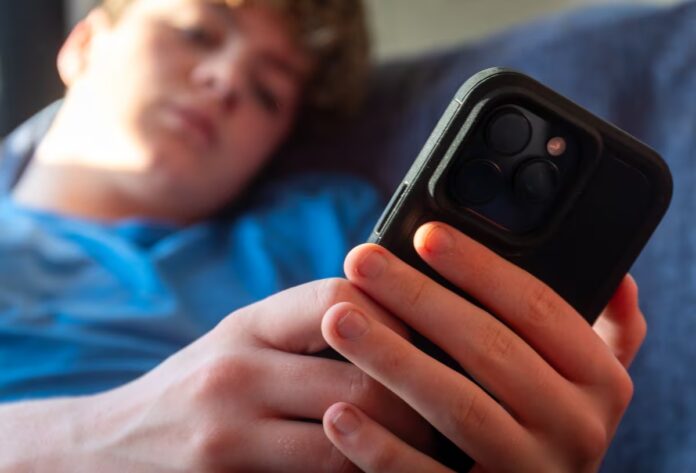 Nueva Zelanda plantea prohibir el acceso a redes sociales a menores de 16 años