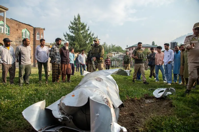 Ataque con misiles de India a Pakistán dejó al menos 26 muertos