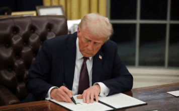 Trump insta al Supremo a revocar el estatus legal de cientos de inmigrantes