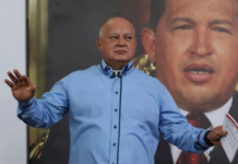 Cabello aseguró que fue negociada la salida de opositores asilados en la Embajada de Argentina