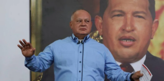 Cabello aseguró que fue negociada la salida de opositores asilados en la Embajada de Argentina