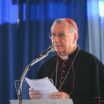 Parolin confirma que el Vaticano se ofrece como sede para diálogo entre Ucrania y Rusia