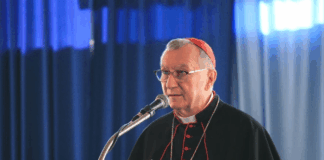 Parolin confirma que el Vaticano se ofrece como sede para diálogo entre Ucrania y Rusia