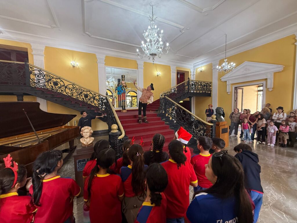 Más de 3 mil personas han disfrutado en Valencia del programa "Descubre el Teatro"