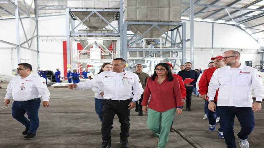 Delcy Rodríguez inspeccionó obras de nueva Planta de Urea de Pequiven