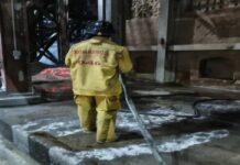 Bomberos de Los Guayos controlan fuga de material incandescente en empresa Los Guayos